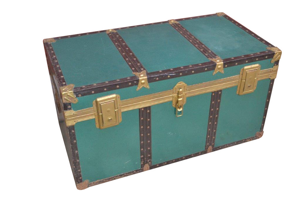 Vintage Trunk green rental in Milan Italy